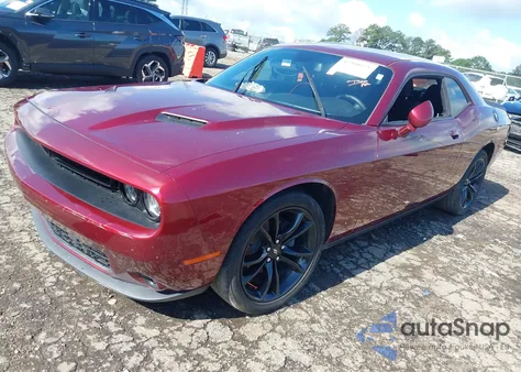 2018 Dodge Challenger Sxt z USA, uszkodzony, nr VIN 2C3CDZAGXJH183975